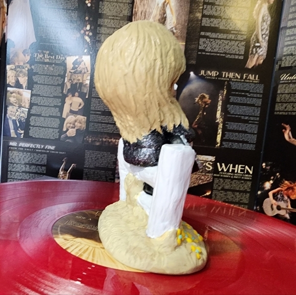 Taylor Swift Fearless Altered Moment - Picture 4 of 7